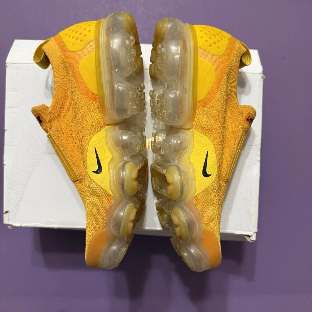 Nike Air VaporMax Moc 2 Slip-On Sneaker University Gold AJ6599-700 Women Size 7